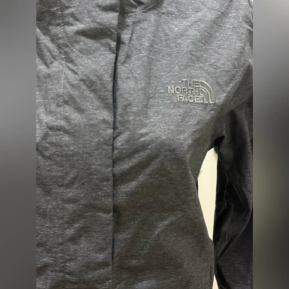 North Face. Women’s Dryvent Rain Jacket. Dark Gray Heather. Size Small._9